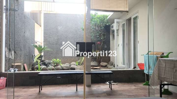 Rumah Semi Furnished Taman Puspa Raya Citraland Dekat Pakuwon Mall Surabaya Barat - 1