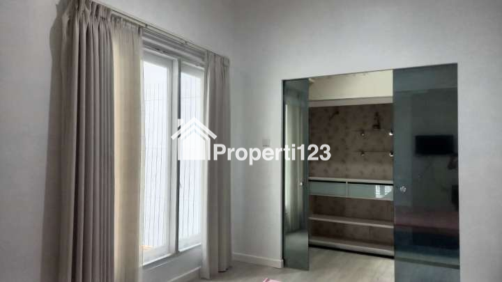 Rumah Semi Furnished Taman Puspa Raya Citraland Dekat Pakuwon Mall Surabaya Barat - 4