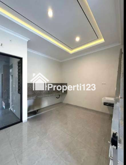 Rumah Baru Minimalis Modern di Manyar Tirtoyoso Dekat Stasiun Gubeng Surabaya - 3