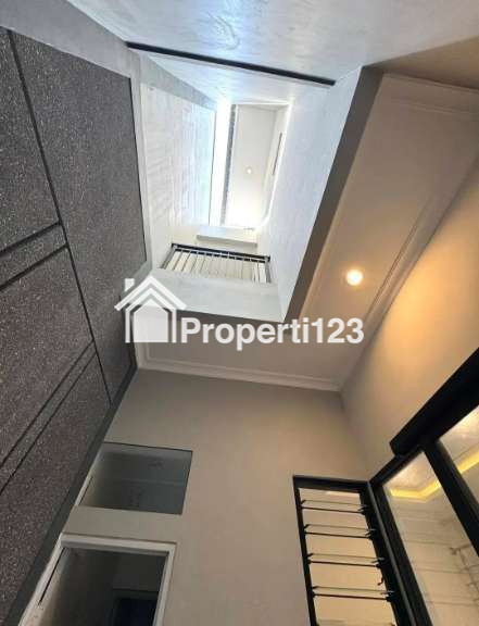 Rumah Baru Minimalis Modern di Manyar Tirtoyoso Dekat Stasiun Gubeng Surabaya - 6