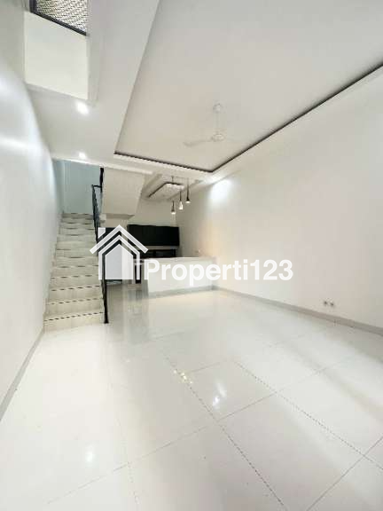Rumah 3LT dekat RSUD Matraman Utan Kayu Jakarta Timur - 3