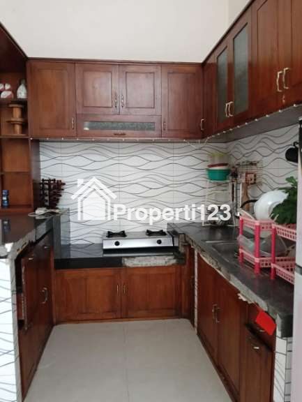 Rumah Full Furnished di Perumahan Surya Residence Damarsi Buduran Sidoarjo Dekat Bandara Juanda - 8
