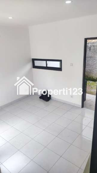 RUMAH 2 LANTAI SIAP HUNI – LOKASI STRATEGIS PASAR KEMIS! SHM • 2 KT • 2 KM • CARPORT • DEKAT TOL & STASIUN Harga Rp600 Juta WA: 0858 8152 5258 - 2