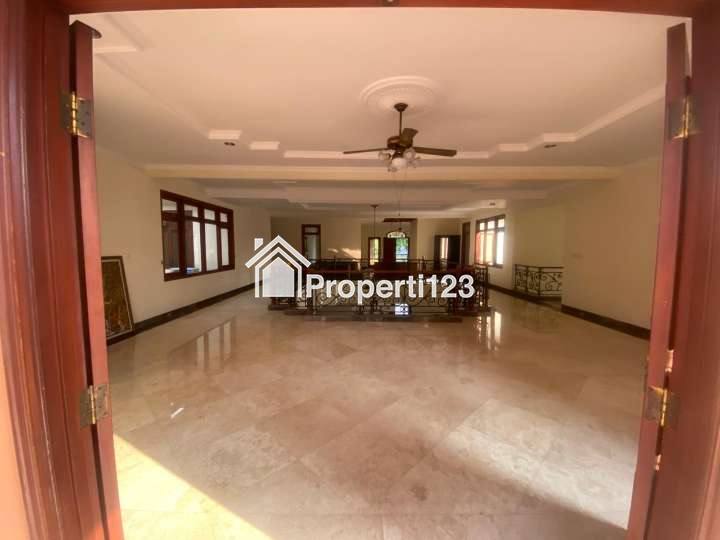 Sewa Rumah Kantor Luas dengan Swimming Pool di Lebak Bulus, Cilandak Barat, Jakarta Selatan - 5