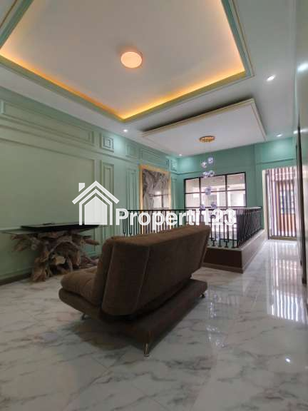 Rumah ready siap huni dalam townhouse area Cipayung Jaktim - 4