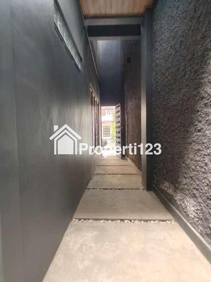Rumah ready siap huni dalam townhouse area Cipayung Jaktim - 10
