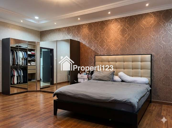 DIJUAL RUMAH MEWAH 3 LANTAI ADA KOLAM RENANG DI SETRA MURNI BANDUNG - JUAL CEPAT BU 4,5M NETT! - 4