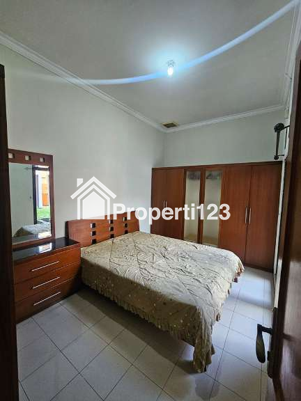 Rumah Gaya American Classic Semi Furnished 3 Kamar Tidur 2 Kamar Mandi Carport Lingkungan Tenang Nyaman dan Aman di Sayap Jalan Terusan Jakarta Antapani Bandung - 6