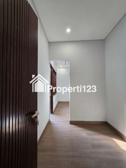 Rumah baru design modern minimalis di Cempaka Putih Jakpus - 13