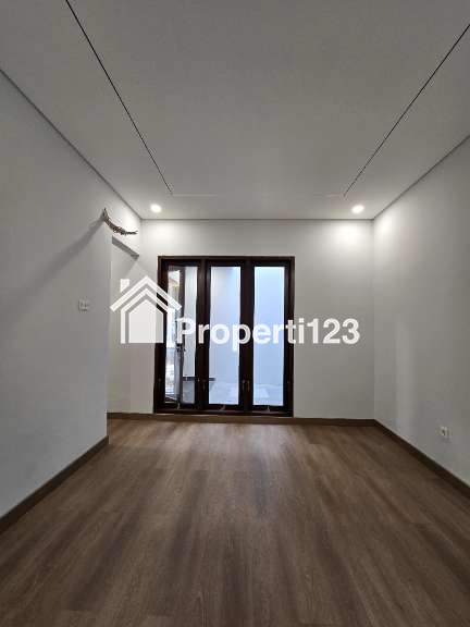 Rumah baru design modern minimalis di Cempaka Putih Jakpus - 9