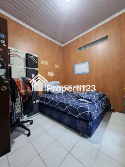 Rumah second murah tanah luas lokasi strategis dibeji Depok - 5