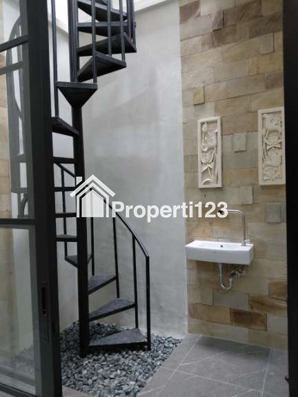 Rumah siap huni lokasi strategis di Griyaloka BSD - 13