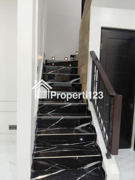 Rumah siap huni lokasi strategis di Griyaloka BSD - 7