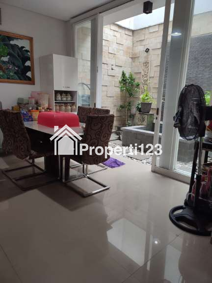 Rumah Minimalis Semi Furnished di Komplek Elite The Gayungsari Surabaya Selatan - 3