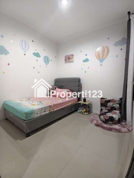 Rumah Minimalis Modern Semi Furnished Serasa Baru 3 Kamar Tidur 2 Kamar Mandi Carport One Gate Cluster Lingkungan Asri Resik Nyaman Aman di Permata Kopo Bandung - 6