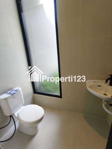 Rumah Baru Modern Lokasi Rungkut Asri Surabaya Timur Dekat Akses TOL - 3