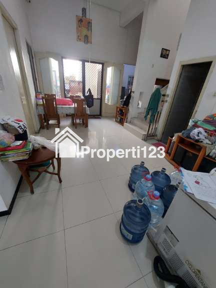 Rumah Semi Furnished Huni Lokasi Tenggilis Surabaya Dekat Raya Jemursari - 5