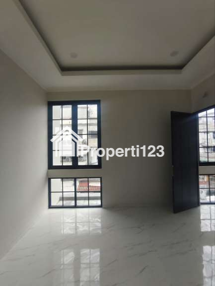 Rumah Modern Baru Gress Di Perumahan Taman Pondok Indah Wiyung Surabaya Dekat Tol - 5