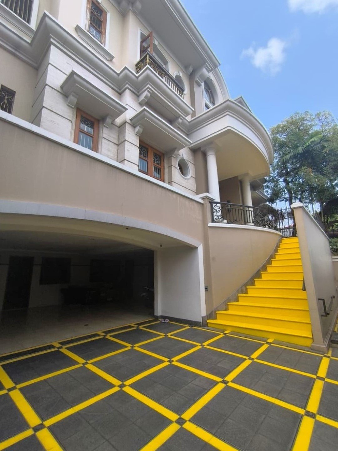 Rumah Mewah Semi Furnished Cempaka Putih Tengah Jakarta Pusat - 2