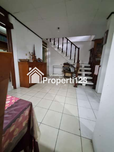 Rumah asri 2 lantai strategis di Perumnas Depok Utara - 7