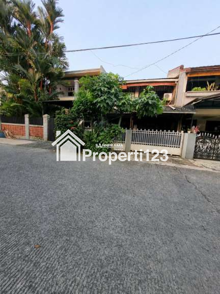 Rumah asri 2 lantai strategis di Perumnas Depok Utara - 1