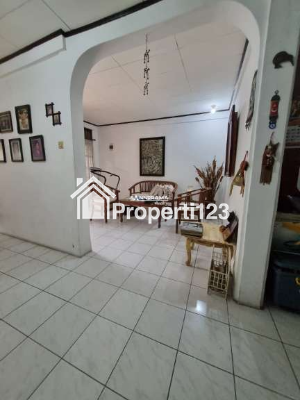 Rumah asri 2 lantai strategis di Perumnas Depok Utara - 4