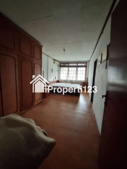 Rumah asri 2 lantai strategis di Perumnas Depok Utara - 6
