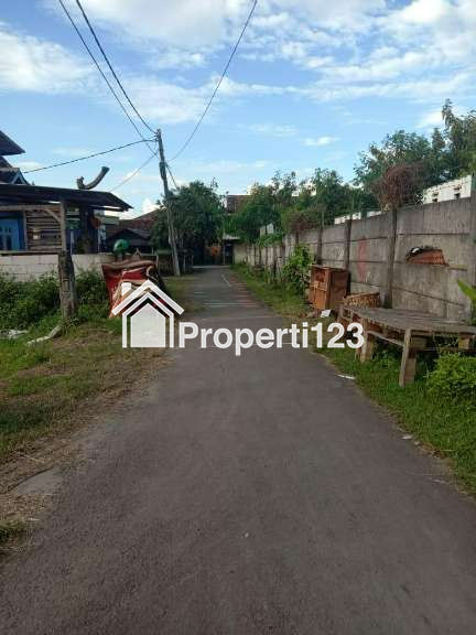 Dijual Murah Tanah Beserta Bangunan Kosong 2 Lt. Ex. Rumah Kost 40 Kamar di Balaraja Tangerang - 4