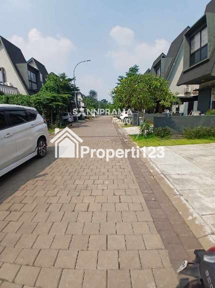 Rumah second 2 lantai di Cluster The Grove Shila at Sawangan Depok - 4