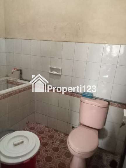 Dijual Rumah berikut tanah yang luas di Jl Kenanga V Kel Genuk, Ungaran - 13