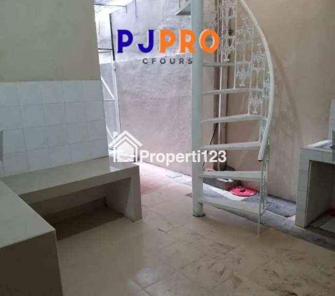 Dijual Rumah Bagus Siap Huni di Cempaka Putih Timur Jakarta Pusat - 4