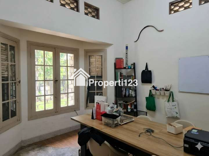 Jual Rumah Mewah Hook Luas 988m² di Sayap Ahmad Yani Dekat Kosambi Bandung – Parkir 15 Mobil! - 10