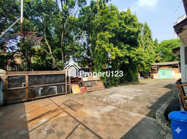 Jual Rumah Mewah Hook Luas 988m² di Sayap Ahmad Yani Dekat Kosambi Bandung – Parkir 15 Mobil! - 2