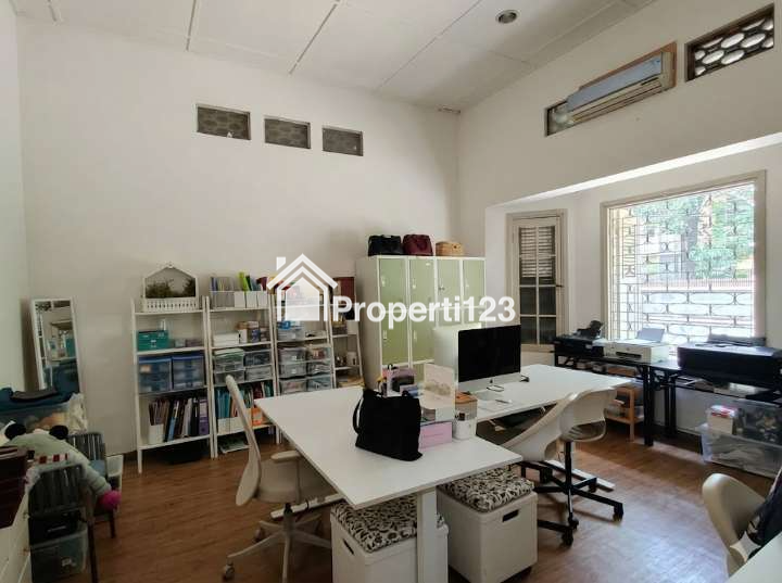 Jual Rumah Mewah Hook Luas 988m² di Sayap Ahmad Yani Dekat Kosambi Bandung – Parkir 15 Mobil! - 9