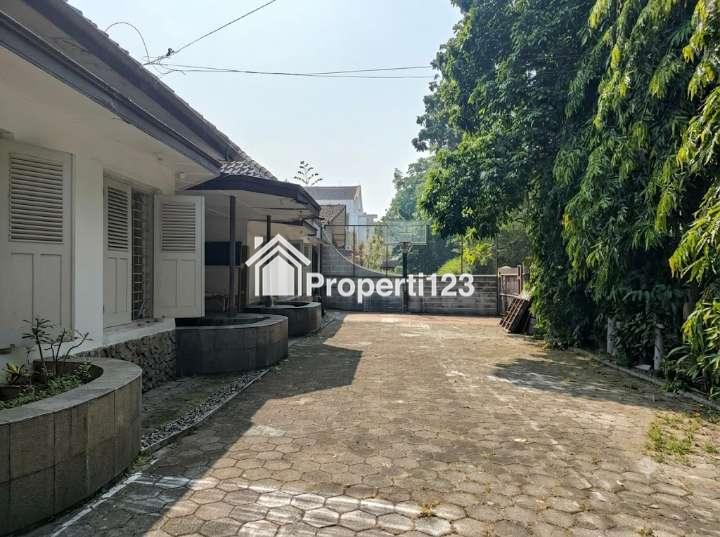 Jual Rumah Mewah Hook Luas 988m² di Sayap Ahmad Yani Dekat Kosambi Bandung – Parkir 15 Mobil! - 3