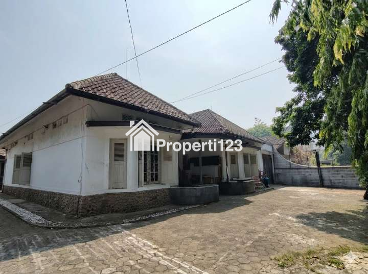 Jual Rumah Mewah Hook Luas 988m² di Sayap Ahmad Yani Dekat Kosambi Bandung – Parkir 15 Mobil! - 1