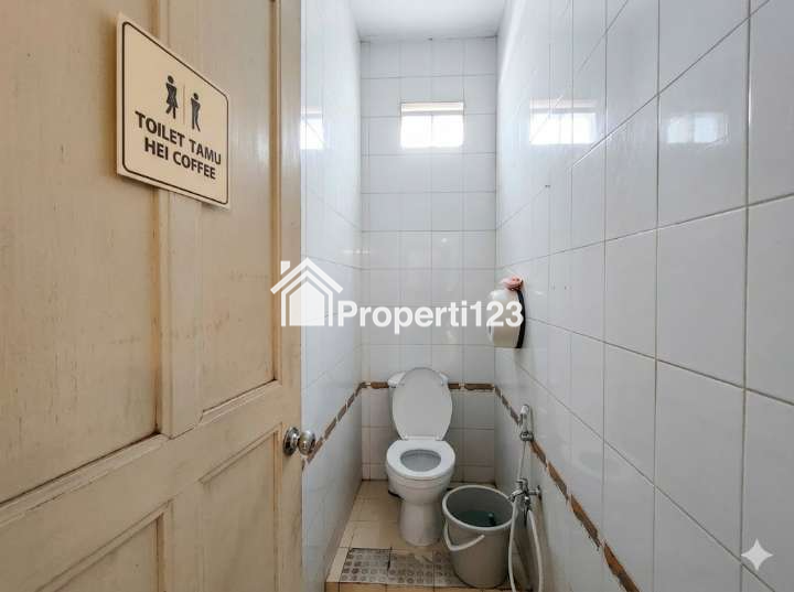 Jual Rumah Mewah Hook Luas 988m² di Sayap Ahmad Yani Dekat Kosambi Bandung – Parkir 15 Mobil! - 18