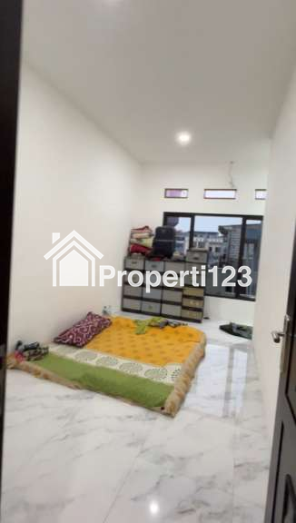 Dijual Rumah + Usaha Loundry di Jelambar Baru (Belakang Sekolah Kristen Pancaran Berkat) - 8