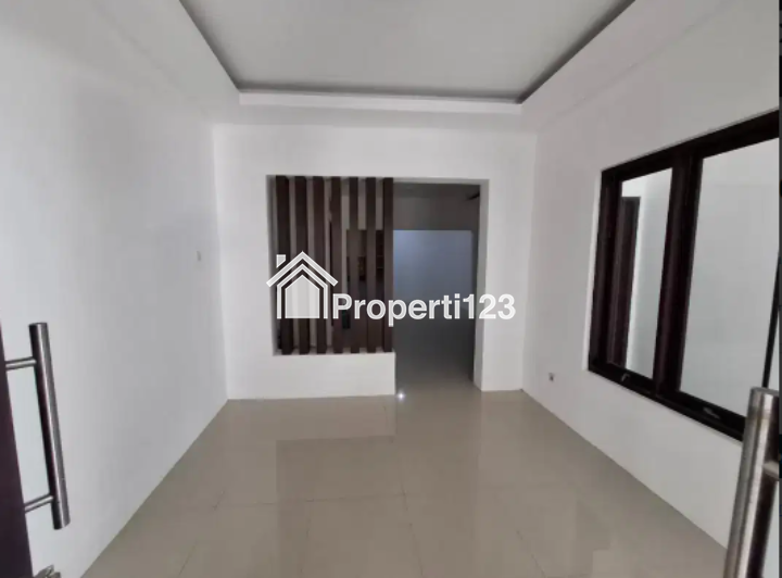Rumah 2 Lantai Siap Huni Di Perumahan THE GAYUNGSARI Surabaya Selatan - 4