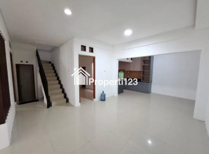 Rumah 2 Lantai Siap Huni Di Perumahan THE GAYUNGSARI Surabaya Selatan - 8