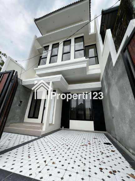 Rumah Modern Baru Gress di Perumahan Pondok Benowo Indah Surabaya Barat - 2