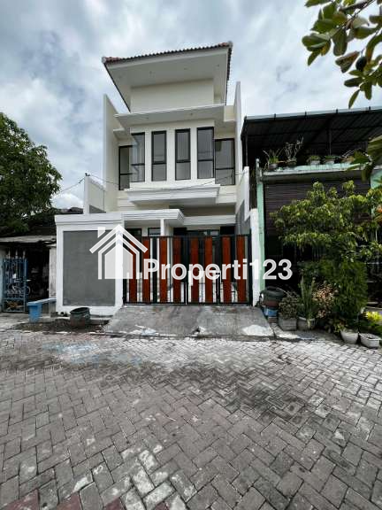 Rumah Modern Baru Gress di Perumahan Pondok Benowo Indah Surabaya Barat - 4
