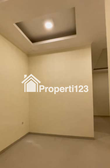 Rumah Modern Baru Gress di Perumahan Pondok Benowo Indah Surabaya Barat - 5