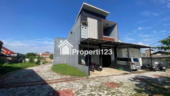 Rumah 2 Lantai nyaman strategis dekat Mall Pondok Gede Kota Bekasi - 4