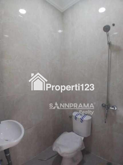 Rumah cluster 2 lantai di Cipedak Jakarta Selatan - 11