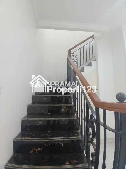 Rumah cluster 2 lantai di Cipedak Jakarta Selatan - 3