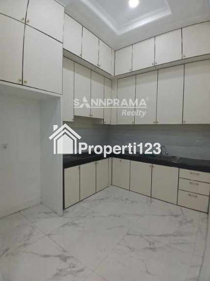 Rumah cluster 2 lantai di Cipedak Jakarta Selatan - 4