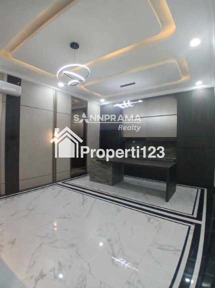 Rumah American Classic 4 lantai di Jagakarsa Jakarta Selatan - 2