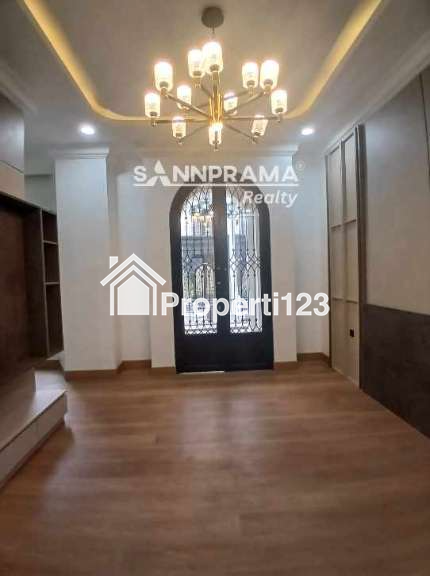 Rumah American Classic 4 lantai di Jagakarsa Jakarta Selatan - 5