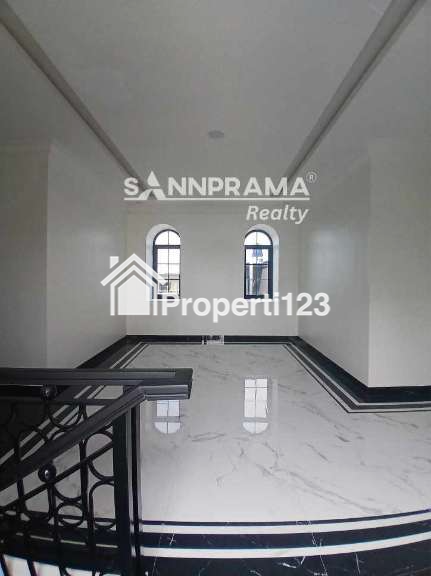 Rumah American Classic 4 lantai di Jagakarsa Jakarta Selatan - 11